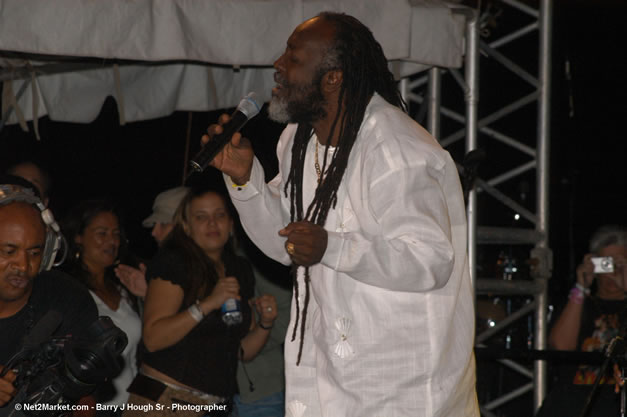 Freddy McGregor @ The Aqueduct on Rose Hall - Friday, January 26, 2007 - 10th Anniversary - Air Jamaica Jazz & Blues Festival 2007 - The Art of Music - Tuesday, January 23 - Saturday, January 27, 2007, The Aqueduct on Rose Hall, Montego Bay, Jamaica - Negril Travel Guide, Negril Jamaica WI - http://www.negriltravelguide.com - info@negriltravelguide.com...!