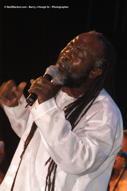 Freddy McGregor @ The Aqueduct on Rose Hall - Friday, January 26, 2007 - 10th Anniversary - Air Jamaica Jazz & Blues Festival 2007 - The Art of Music - Tuesday, January 23 - Saturday, January 27, 2007, The Aqueduct on Rose Hall, Montego Bay, Jamaica - Negril Travel Guide, Negril Jamaica WI - http://www.negriltravelguide.com - info@negriltravelguide.com...!