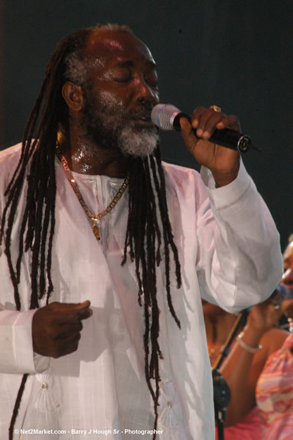 Freddy McGregor @ The Aqueduct on Rose Hall - Friday, January 26, 2007 - 10th Anniversary - Air Jamaica Jazz & Blues Festival 2007 - The Art of Music - Tuesday, January 23 - Saturday, January 27, 2007, The Aqueduct on Rose Hall, Montego Bay, Jamaica - Negril Travel Guide, Negril Jamaica WI - http://www.negriltravelguide.com - info@negriltravelguide.com...!