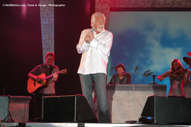 Kenny Rogers @ The Aqueduct on Rose Hall - Friday, January 26, 2007 - 10th Anniversary - Air Jamaica Jazz & Blues Festival 2007 - The Art of Music - Tuesday, January 23 - Saturday, January 27, 2007, The Aqueduct on Rose Hall, Montego Bay, Jamaica - Negril Travel Guide, Negril Jamaica WI - http://www.negriltravelguide.com - info@negriltravelguide.com...!