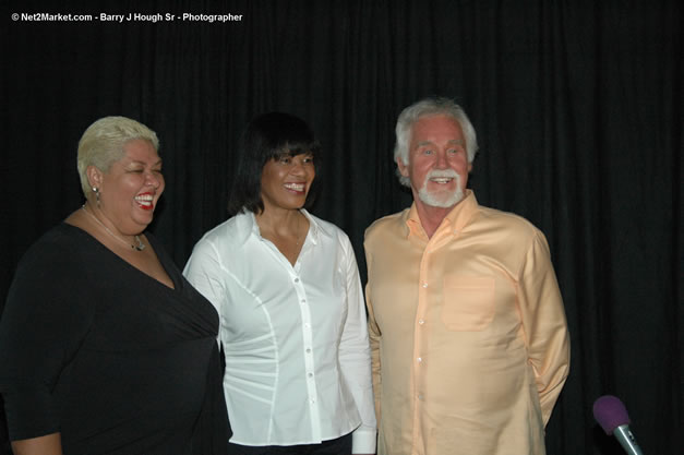 Kenny Rogers @ The Aqueduct on Rose Hall - Friday, January 26, 2007 - 10th Anniversary - Air Jamaica Jazz & Blues Festival 2007 - The Art of Music - Tuesday, January 23 - Saturday, January 27, 2007, The Aqueduct on Rose Hall, Montego Bay, Jamaica - Negril Travel Guide, Negril Jamaica WI - http://www.negriltravelguide.com - info@negriltravelguide.com...!