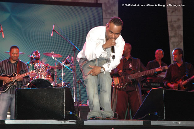 Shaggy @ The Aqueduct on Rose Hall - Friday, January 26, 2007 - 10th Anniversary - Air Jamaica Jazz & Blues Festival 2007 - The Art of Music - Tuesday, January 23 - Saturday, January 27, 2007, The Aqueduct on Rose Hall, Montego Bay, Jamaica - Negril Travel Guide, Negril Jamaica WI - http://www.negriltravelguide.com - info@negriltravelguide.com...!