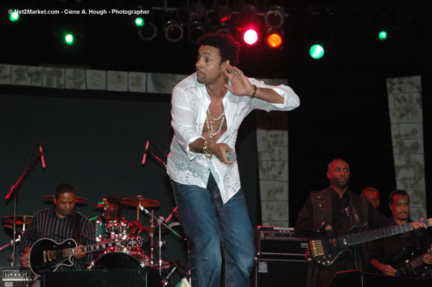 Shaggy @ The Aqueduct on Rose Hall - Friday, January 26, 2007 - 10th Anniversary - Air Jamaica Jazz & Blues Festival 2007 - The Art of Music - Tuesday, January 23 - Saturday, January 27, 2007, The Aqueduct on Rose Hall, Montego Bay, Jamaica - Negril Travel Guide, Negril Jamaica WI - http://www.negriltravelguide.com - info@negriltravelguide.com...!