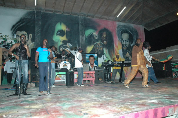 Reggae Superstar - Bush Man @ Bourbon Beach with Boddy Dread & Singing Honour - Presented by Our Music Promotions - Omar & Ama-Donna - Saturday, May 14, 2005 - Negril Travel Guide, Negril Jamaica WI - http://www.negriltravelguide.com - info@negriltravelguide.com...!