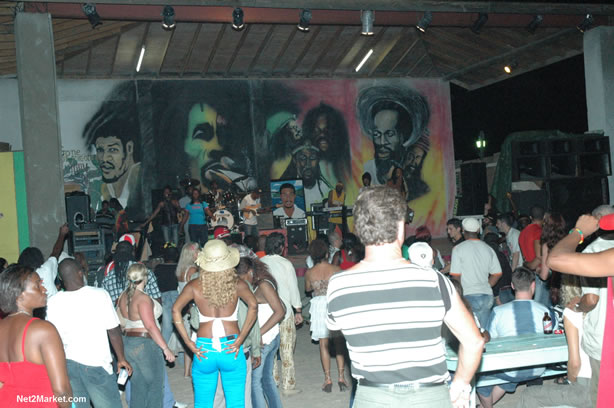 Reggae Superstar - Bush Man @ Bourbon Beach with Boddy Dread & Singing Honour - Presented by Our Music Promotions - Omar & Ama-Donna - Saturday, May 14, 2005 - Negril Travel Guide, Negril Jamaica WI - http://www.negriltravelguide.com - info@negriltravelguide.com...!