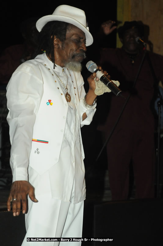 Bunny Wailer & King Yellowman at Bourbon Beach - Monday, February 25, 2008 - Bourbin Beach Restaurant, Bar, Oceanfront Accommodatioins, Live Reggae Music & Disco, Norman Manley Boulevard, Negril, Westmoreland, Jamaica W.I. - Photographs by Net2Market.com - Barry J. Hough Sr, Photographer - Negril Travel Guide, Negril Jamaica WI - http://www.negriltravelguide.com - info@negriltravelguide.com...!