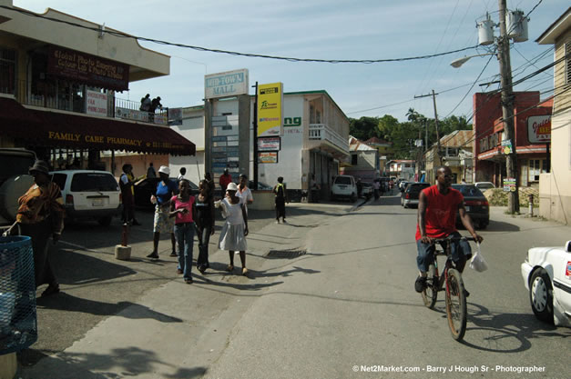 A Walk Around Lucea One Way - Caribbean Medical Mission, Wednesday, October 18, 2006 - Negril Travel Guide, Negril Jamaica WI - http://www.negriltravelguide.com - info@negriltravelguide.com...!