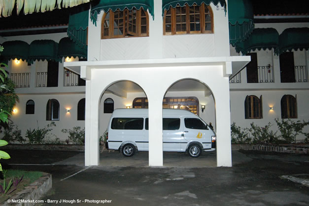 Dinner at the Charella Inn - Caribbean Medical Mission, Thursday, October 19, 2006 - Negril Travel Guide, Negril Jamaica WI - http://www.negriltravelguide.com - info@negriltravelguide.com...!