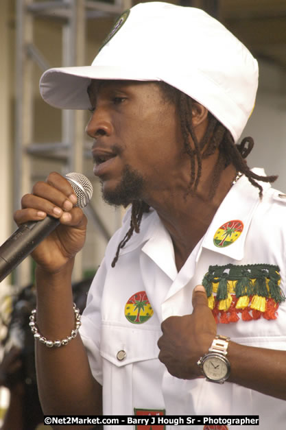 Jah Cure - Cure Fest 2007 - Longing For Concert at Trelawny Multi Purpose Stadium, Trelawny, Jamaica - Sunday, October 14, 2007 - Cure Fest 2007 October 12th-14th, 2007 Presented by Danger Promotions, Iyah Cure Promotions, and Brass Gate Promotions - Alison Young, Publicist - Photographs by Net2Market.com - Barry J. Hough Sr, Photographer - Negril Travel Guide, Negril Jamaica WI - http://www.negriltravelguide.com - info@negriltravelguide.com...!