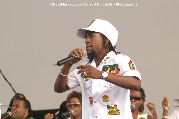 Jah Cure - Cure Fest 2007 - Longing For Concert at Trelawny Multi Purpose Stadium, Trelawny, Jamaica - Sunday, October 14, 2007 - Cure Fest 2007 October 12th-14th, 2007 Presented by Danger Promotions, Iyah Cure Promotions, and Brass Gate Promotions - Alison Young, Publicist - Photographs by Net2Market.com - Barry J. Hough Sr, Photographer - Negril Travel Guide, Negril Jamaica WI - http://www.negriltravelguide.com - info@negriltravelguide.com...!