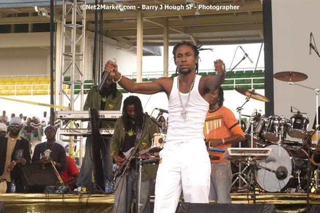 Jah Cure - Cure Fest 2007 - Longing For Concert at Trelawny Multi Purpose Stadium, Trelawny, Jamaica - Sunday, October 14, 2007 - Cure Fest 2007 October 12th-14th, 2007 Presented by Danger Promotions, Iyah Cure Promotions, and Brass Gate Promotions - Alison Young, Publicist - Photographs by Net2Market.com - Barry J. Hough Sr, Photographer - Negril Travel Guide, Negril Jamaica WI - http://www.negriltravelguide.com - info@negriltravelguide.com...!