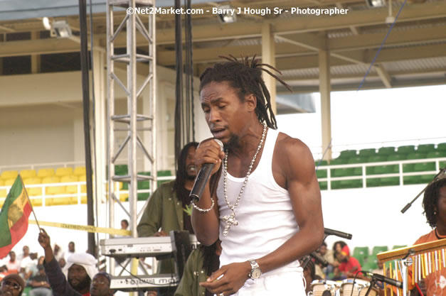 Jah Cure - Cure Fest 2007 - Longing For Concert at Trelawny Multi Purpose Stadium, Trelawny, Jamaica - Sunday, October 14, 2007 - Cure Fest 2007 October 12th-14th, 2007 Presented by Danger Promotions, Iyah Cure Promotions, and Brass Gate Promotions - Alison Young, Publicist - Photographs by Net2Market.com - Barry J. Hough Sr, Photographer - Negril Travel Guide, Negril Jamaica WI - http://www.negriltravelguide.com - info@negriltravelguide.com...!