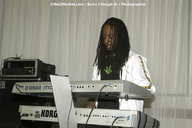 Live Wyya - Reflections - Cure Fest 2007 - All White Birth-Night Party - Hosted by Jah Cure - Starfish Trelawny Hotel - Trelawny, Jamaica - Friday, October 12, 2007 - Cure Fest 2007 October 12th-14th, 2007 Presented by Danger Promotions, Iyah Cure Promotions, and Brass Gate Promotions - Alison Young, Publicist - Photographs by Net2Market.com - Barry J. Hough Sr, Photographer - Negril Travel Guide, Negril Jamaica WI - http://www.negriltravelguide.com - info@negriltravelguide.com...!