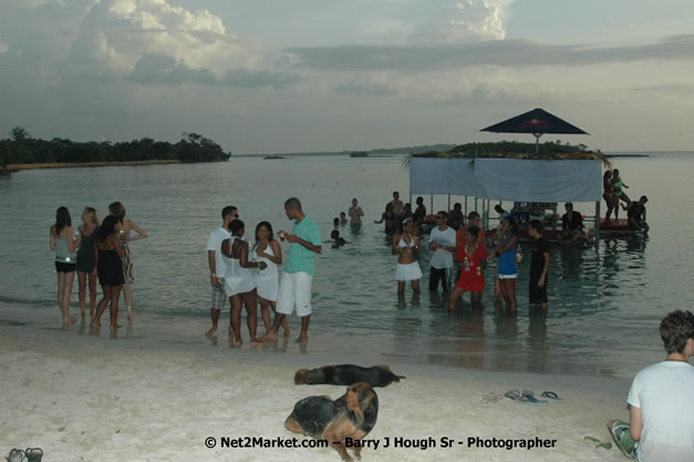 Hybrid Go Ultra - Independence Negril 2K7 - A Barefoot Beach Party @ The Hybrid Beach Cove aka Half Moon Beach Club, Sunday, August 5, 2007, Half Moon Beach, Hanover Parish, Jamaica - Negril Travel Guide.com, Negril Jamaica WI - http://www.negriltravelguide.com - info@negriltravelguide.com...!