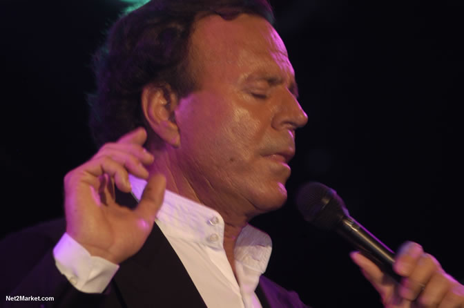 Julio Iglesias - Air Jamaica Jazz & Blues 2005 - The Art Of Music - Cinnamon Hill Golf Course, Rose Hall, Montego Bay - Negril Travel Guide, Negril Jamaica WI - http://www.negriltravelguide.com - info@negriltravelguide.com...!