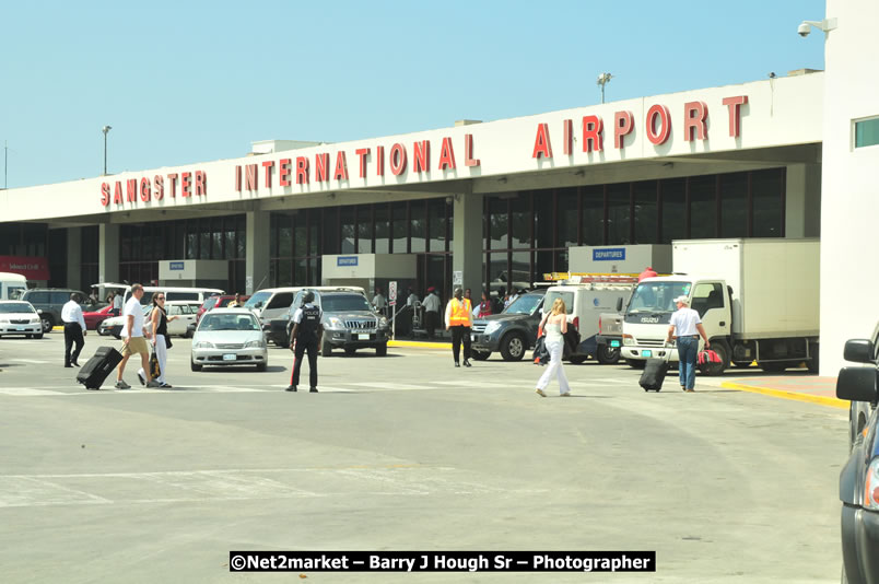 The Unveiling Of The Commemorative Plaque By The Honourable Prime Minister, Orette Bruce Golding, MP, And Their Majesties, King Juan Carlos I And Queen Sofia Of Spain - On Wednesday, February 18, 2009, Marking The Completion Of The Expansion Of Sangster International Airport, Venue at Sangster International Airport, Montego Bay, St James, Jamaica - Wednesday, February 18, 2009 - Photographs by Net2Market.com - Barry J. Hough Sr, Photographer/Photojournalist - Negril Travel Guide, Negril Jamaica WI - http://www.negriltravelguide.com - info@negriltravelguide.com...!