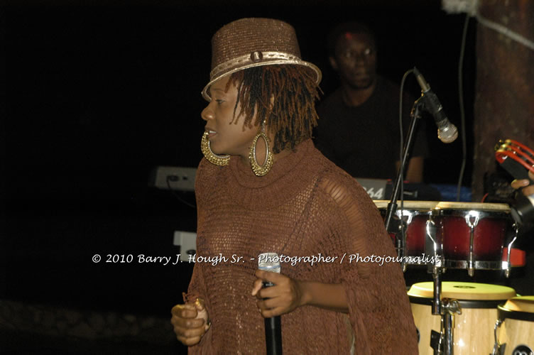 Etana - Live In Concert - One Love Reggae Concert Series 09/10 @ Negril Escape Resort and Spa, December 22, 2009, One Love Drive, West End, Negril, Westmoreland, Jamaica W.I. - Photographs by Net2Market.com - Barry J. Hough Sr, Photographer/Photojournalist - Negril Travel Guide, Negril Jamaica WI - http://www.negriltravelguide.com - info@negriltravelguide.com...!