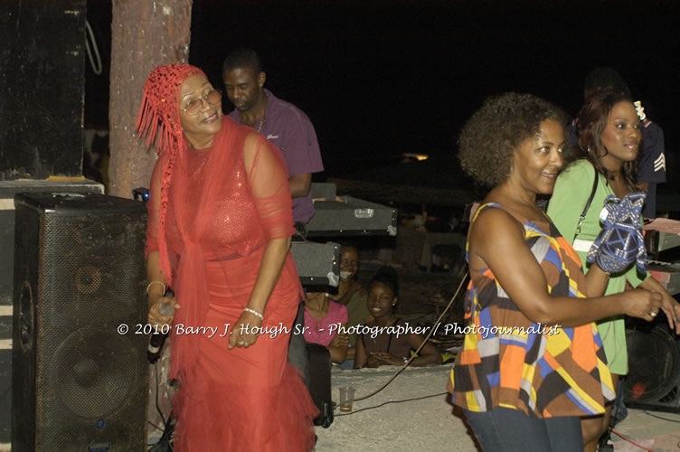 Marcia Griffiths & Edge Michael - Live In Concert - One Love Reggae Concert Series 09/10 @ Negril Escape Resort and Spa, December 29, 2009, One Love Drive, West End, Negril, Westmoreland, Jamaica W.I. - Photographs by Net2Market.com - Barry J. Hough Sr, Photographer/Photojournalist - Negril Travel Guide, Negril Jamaica WI - http://www.negriltravelguide.com - info@negriltravelguide.com...!