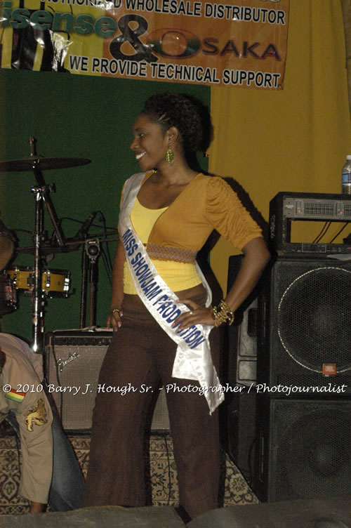 Richie Spice - Live In Concert - One Love Reggae Concert Series 09/10 @ Negril Escape Resort and Spa, January 19, 2010, One Love Drive, West End, Negril, Westmoreland, Jamaica W.I. - Photographs by Net2Market.com - Barry J. Hough Sr, Photographer/Photojournalist - Negril Travel Guide, Negril Jamaica WI - http://www.negriltravelguide.com - info@negriltravelguide.com...!