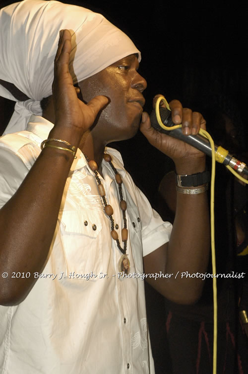 Richie Spice - Live In Concert - One Love Reggae Concert Series 09/10 @ Negril Escape Resort and Spa, January 19, 2010, One Love Drive, West End, Negril, Westmoreland, Jamaica W.I. - Photographs by Net2Market.com - Barry J. Hough Sr, Photographer/Photojournalist - Negril Travel Guide, Negril Jamaica WI - http://www.negriltravelguide.com - info@negriltravelguide.com...!