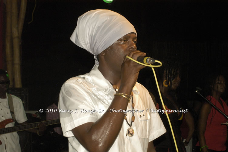 Richie Spice - Live In Concert - One Love Reggae Concert Series 09/10 @ Negril Escape Resort and Spa, January 19, 2010, One Love Drive, West End, Negril, Westmoreland, Jamaica W.I. - Photographs by Net2Market.com - Barry J. Hough Sr, Photographer/Photojournalist - Negril Travel Guide, Negril Jamaica WI - http://www.negriltravelguide.com - info@negriltravelguide.com...!