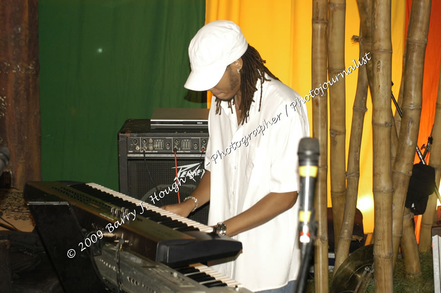  Sanchez - Live in Concert - at the One Love Reggae Concert Series 09/10 @ Negril Escape Resort & Spa - Also Featuring: Timmi Burrell and Justice Merchant- Backing Band Roots Warrior - DJ Gemini - MC Oliver Cargill, Negril Escape Resort & Spa, One Love Drive, West End, Negril, Westmoreland, Jamaica W.I. - Tuesday, November 24, 2009 - Photographs by Net2Market.com - Barry J. Hough Sr, Photographer / Photojournalist - Photos taken with a Nikon D70, D100, or D300 - Negril Travel Guide, Negril Jamaica WI - http://www.negriltravelguide.com - info@negriltravelguide.com...!