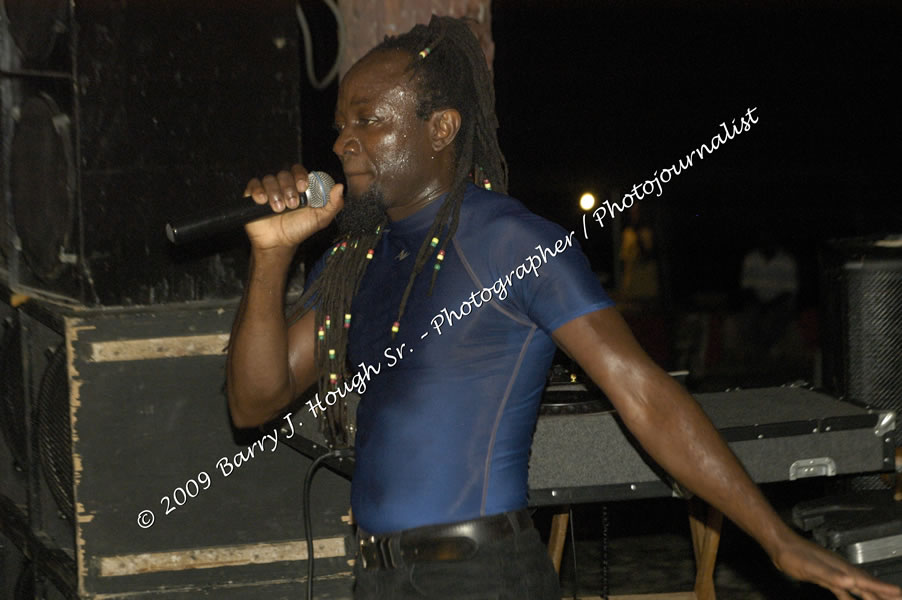  Tarrus Riley - Live in Concert - at the One Love Reggae Concert Series 09/10 @ Negril Escape Resort & Spa - Also Featuring: Mistic Bowie, Monday Justice, Cash, Dean Frazier - DJ Gemini - MC Oliver Cargill, Negril Escape Resort & Spa, One Love Drive, West End, Negril, Westmoreland, Jamaica W.I. - Tuesday, November 17, 2009 - Photographs by Net2Market.com - Barry J. Hough Sr, Photographer / Photojournalist - Photos taken with a Nikon D70, D100, or D300 - Negril Travel Guide, Negril Jamaica WI - http://www.negriltravelguide.com - info@negriltravelguide.com...!