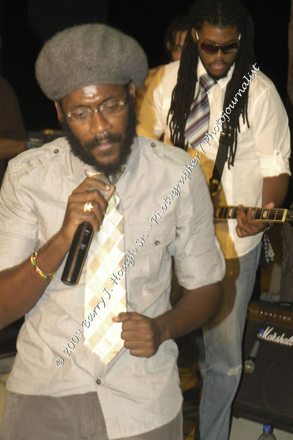  Tarrus Riley - Live in Concert - at the One Love Reggae Concert Series 09/10 @ Negril Escape Resort & Spa - Also Featuring: Mistic Bowie, Monday Justice, Cash, Dean Frazier - DJ Gemini - MC Oliver Cargill, Negril Escape Resort & Spa, One Love Drive, West End, Negril, Westmoreland, Jamaica W.I. - Tuesday, November 17, 2009 - Photographs by Net2Market.com - Barry J. Hough Sr, Photographer / Photojournalist - Photos taken with a Nikon D70, D100, or D300 - Negril Travel Guide, Negril Jamaica WI - http://www.negriltravelguide.com - info@negriltravelguide.com...!