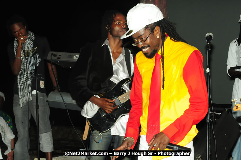 Beenie Man - Live in Concert, plus Hiyah Grade Band @ The Sunset Show @ Negril Escape Resort and Spa, Tuesday, February 3, 2009 - Live Reggae Music at Negril Escape - Tuesday Nights 6:00PM to 10:00 PM - One Love Drive, West End, Negril, Westmoreland, Jamaica W.I. - Photographs by Net2Market.com - Barry J. Hough Sr, Photographer/Photojournalist - The Negril Travel Guide - Negril's and Jamaica's Number One Concert Photography Web Site with over 40,000 Jamaican Concert photographs Published -  Negril Travel Guide, Negril Jamaica WI - http://www.negriltravelguide.com - info@negriltravelguide.com...!