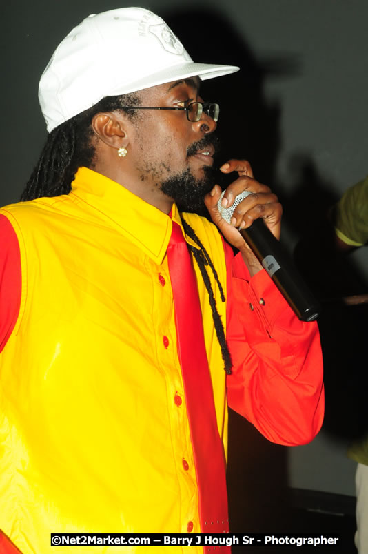 Beenie Man - Live in Concert, plus Hiyah Grade Band @ The Sunset Show @ Negril Escape Resort and Spa, Tuesday, February 3, 2009 - Live Reggae Music at Negril Escape - Tuesday Nights 6:00PM to 10:00 PM - One Love Drive, West End, Negril, Westmoreland, Jamaica W.I. - Photographs by Net2Market.com - Barry J. Hough Sr, Photographer/Photojournalist - The Negril Travel Guide - Negril's and Jamaica's Number One Concert Photography Web Site with over 40,000 Jamaican Concert photographs Published -  Negril Travel Guide, Negril Jamaica WI - http://www.negriltravelguide.com - info@negriltravelguide.com...!