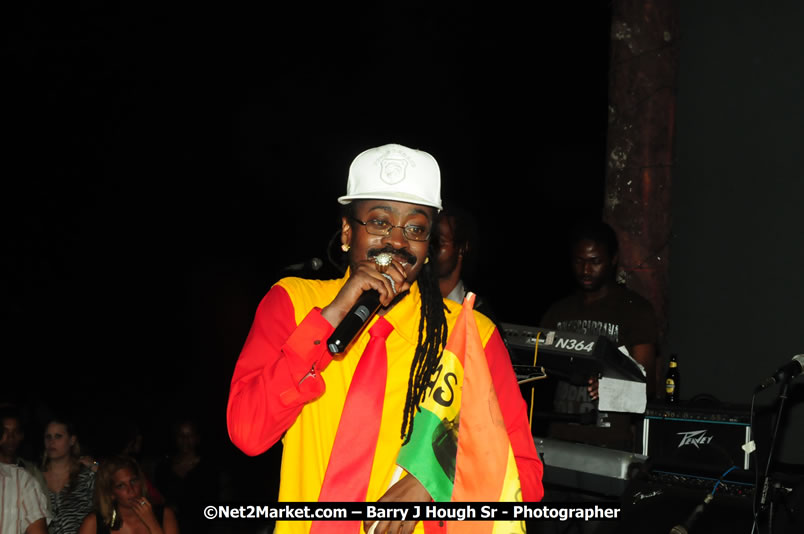 Beenie Man - Live in Concert, plus Hiyah Grade Band @ The Sunset Show @ Negril Escape Resort and Spa, Tuesday, February 3, 2009 - Live Reggae Music at Negril Escape - Tuesday Nights 6:00PM to 10:00 PM - One Love Drive, West End, Negril, Westmoreland, Jamaica W.I. - Photographs by Net2Market.com - Barry J. Hough Sr, Photographer/Photojournalist - The Negril Travel Guide - Negril's and Jamaica's Number One Concert Photography Web Site with over 40,000 Jamaican Concert photographs Published -  Negril Travel Guide, Negril Jamaica WI - http://www.negriltravelguide.com - info@negriltravelguide.com...!