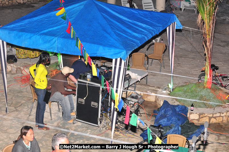 Chinese New Year @ The Sunset Show at Negril Escape - Tuesday, January 27, 2009 - Live Reggae Music at Negril Escape - Tuesday Nights 6:00PM to 10:00 PM - Photographs by Net2Market.com - Barry J. Hough Sr, Photographer/Photojournalist - Negril Travel Guide, Negril Jamaica WI - http://www.negriltravelguide.com - info@negriltravelguide.com...!