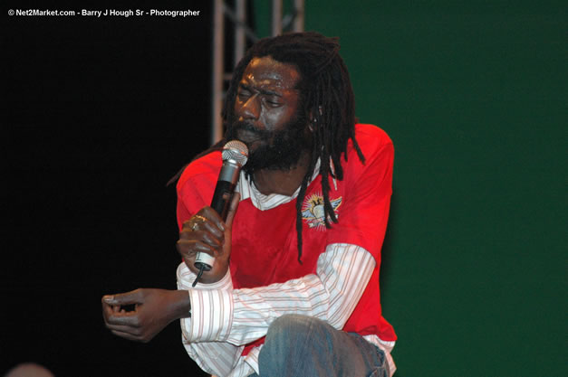 Buju Banton @ Tru-Juice Rebel Salute 2007 - Saturday, January 13, 2007, Port Kaiser Sports Club, St. Elizabeth - Negril Travel Guide, Negril Jamaica WI - http://www.negriltravelguide.com - info@negriltravelguide.com...!