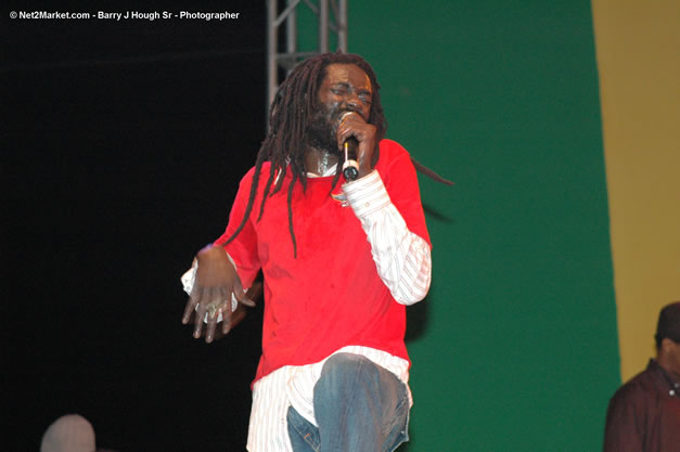 Buju Banton @ Tru-Juice Rebel Salute 2007 - Saturday, January 13, 2007, Port Kaiser Sports Club, St. Elizabeth - Negril Travel Guide, Negril Jamaica WI - http://www.negriltravelguide.com - info@negriltravelguide.com...!