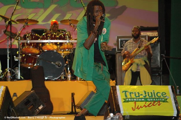 I Wayne @ Tru-Juice Rebel Salute 2007 - Saturday, January 13, 2007, Port Kaiser Sports Club, St. Elizabeth - Negril Travel Guide, Negril Jamaica WI - http://www.negriltravelguide.com - info@negriltravelguide.com...!