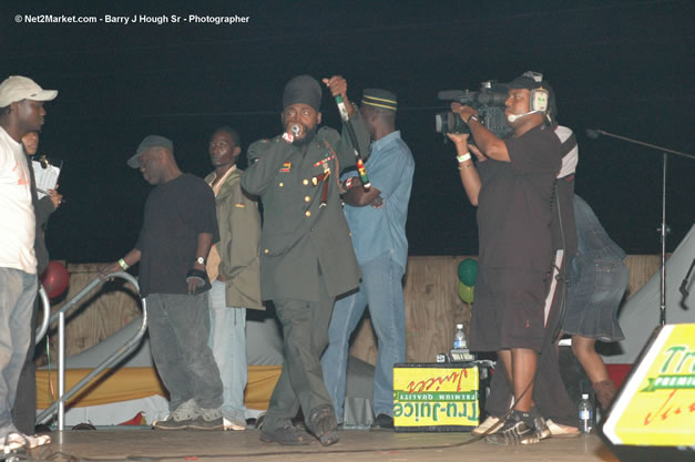 Lutan Fyah @ Tru-Juice Rebel Salute 2007 - Saturday, January 13, 2007, Port Kaiser Sports Club, St. Elizabeth - Negril Travel Guide, Negril Jamaica WI - http://www.negriltravelguide.com - info@negriltravelguide.com...!