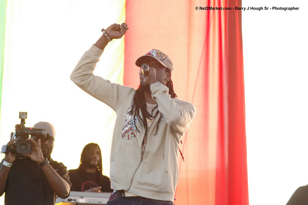 Tony Rebel Closing Tru-Juice Rebel Salute 2007 - Saturday, January 13, 2007, Port Kaiser Sports Club, St. Elizabeth - Negril Travel Guide, Negril Jamaica WI - http://www.negriltravelguide.com - info@negriltravelguide.com...!