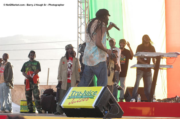 Tony Rebel Closing Tru-Juice Rebel Salute 2007 - Saturday, January 13, 2007, Port Kaiser Sports Club, St. Elizabeth - Negril Travel Guide, Negril Jamaica WI - http://www.negriltravelguide.com - info@negriltravelguide.com...!