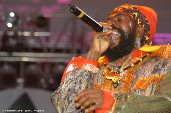 Capleton - Red Stripe Reggae Sumfest 2005 - Dancehall Night - July 21th, 2005 - Negril Travel Guide, Negril Jamaica WI - http://www.negriltravelguide.com - info@negriltravelguide.com...!