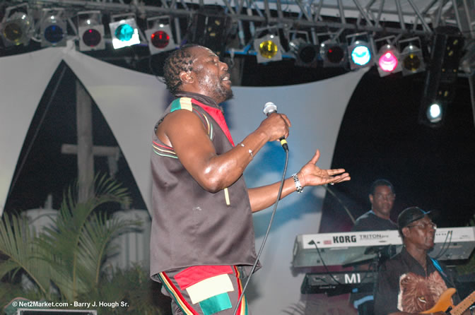 Toots and The Maytails - Red Stripe Reggae Sumfest 2005 - International Night #2 - July 23th, 2005 - Negril Travel Guide, Negril Jamaica WI - http://www.negriltravelguide.com - info@negriltravelguide.com...!