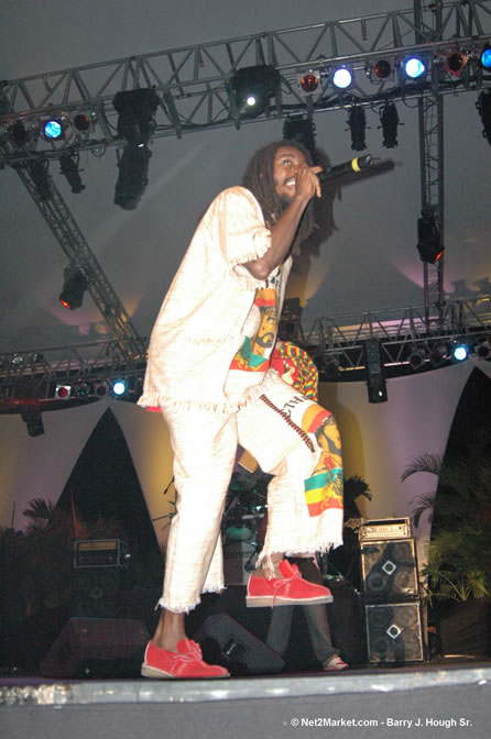 IWayne - Red Stripe Reggae Sumfest 2005 - Dancehall Night - July 21th, 2005 - Negril Travel Guide, Negril Jamaica WI - http://www.negriltravelguide.com - info@negriltravelguide.com...!