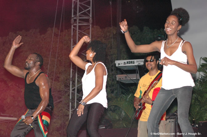 Toots and The Maytails - Red Stripe Reggae Sumfest 2005 - International Night #2 - July 23th, 2005 - Negril Travel Guide, Negril Jamaica WI - http://www.negriltravelguide.com - info@negriltravelguide.com...!