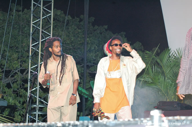 iNi Kamoze - Red Stripe Reggae Sumfest 2005 - International Night #2 - July 23th, 2005 - Negril Travel Guide, Negril Jamaica WI - http://www.negriltravelguide.com - info@negriltravelguide.com...!