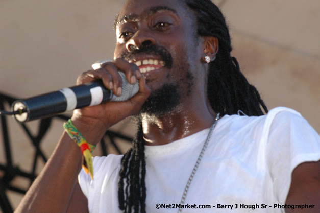 Beenie Man - Explosion - Red Stripe Reggae Sumfest 2007 - Thursday, July 19, 2007 - Red Stripe Reggae Sumfest 2007 at Catherine Hall, Montego Bay, St James, Jamaica W.I. - Negril Travel Guide, Negril Jamaica WI - http://www.negriltravelguide.com - info@negriltravelguide.com...!