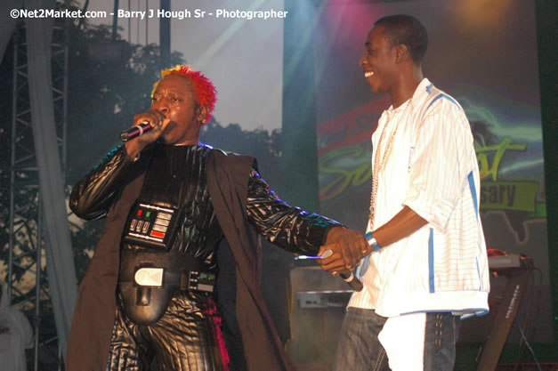 Elephant Man - Explosion - Red Stripe Reggae Sumfest 2007 - Thursday, July 19, 2007 - Red Stripe Reggae Sumfest 2007 at Catherine Hall, Montego Bay, St James, Jamaica W.I. - Negril Travel Guide, Negril Jamaica WI - http://www.negriltravelguide.com - info@negriltravelguide.com...!