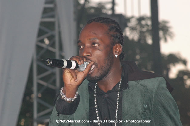 Mavado - Explosion - Red Stripe Reggae Sumfest 2007 - Thursday, July 19, 2007 - Red Stripe Reggae Sumfest 2007 at Catherine Hall, Montego Bay, St James, Jamaica W.I. - Negril Travel Guide, Negril Jamaica WI - http://www.negriltravelguide.com - info@negriltravelguide.com...!