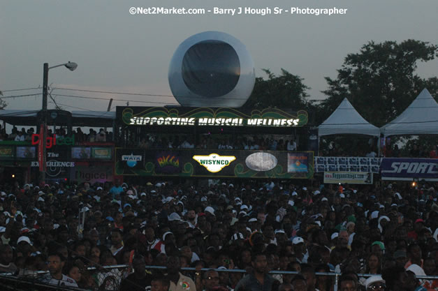 Mavado - Explosion - Red Stripe Reggae Sumfest 2007 - Thursday, July 19, 2007 - Red Stripe Reggae Sumfest 2007 at Catherine Hall, Montego Bay, St James, Jamaica W.I. - Negril Travel Guide, Negril Jamaica WI - http://www.negriltravelguide.com - info@negriltravelguide.com...!