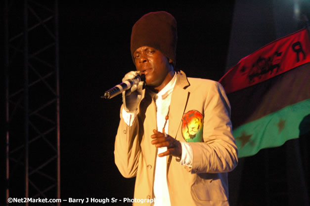 Richie Spice  - Red Stripe Reggae Sumfest 2007 - Zenith - Saturday, July 21, 2007 - Catherine Hall, Montego Bay, St James, Jamaica W.I. - Negril Travel Guide, Negril Jamaica WI - http://www.negriltravelguide.com - info@negriltravelguide.com...!