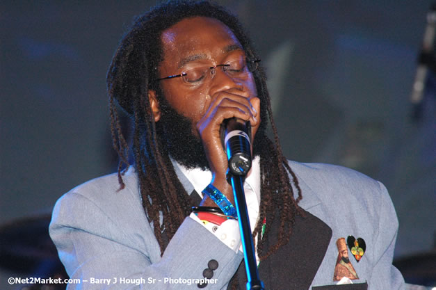 Tarrus Riley - Red Stripe Reggae Sumfest 2007 - Zenith - Saturday, July 21, 2007 - Catherine Hall, Montego Bay, St James, Jamaica W.I. - Negril Travel Guide, Negril Jamaica WI - http://www.negriltravelguide.com - info@negriltravelguide.com...!