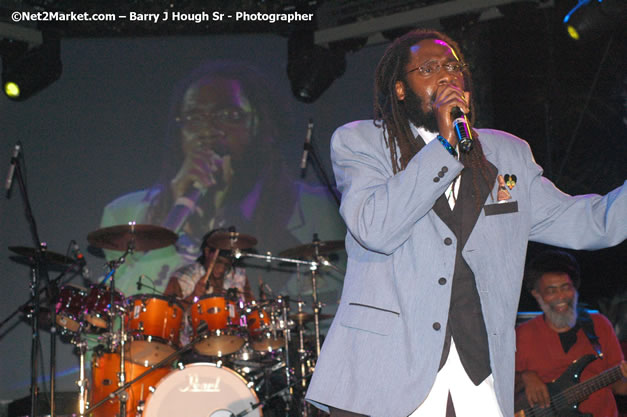 Tarrus Riley - Red Stripe Reggae Sumfest 2007 - Zenith - Saturday, July 21, 2007 - Catherine Hall, Montego Bay, St James, Jamaica W.I. - Negril Travel Guide, Negril Jamaica WI - http://www.negriltravelguide.com - info@negriltravelguide.com...!